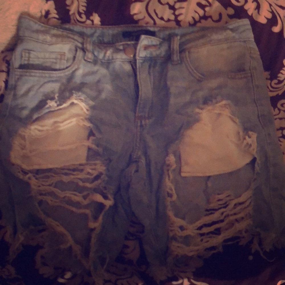 Destroyed ripped fashion shorts